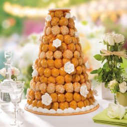 Pyramide de Choux Caramélisés : Élégance et Gourmandise