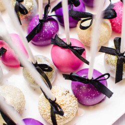 Douceurs Étoilées : Cake Pops Chic et Scintillants