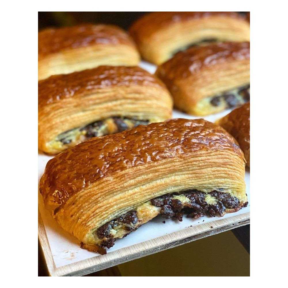 La Douceur Chocolatée Marocaine : Pain au Chocolat Artisanal