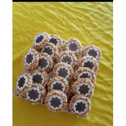 Gâteaux marocains aux amandes décorés au motif zellige