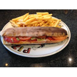 Le Délice du Midi : Sandwich généreux & Frites dorées