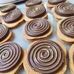 Sablés au chocolat spiralé doré