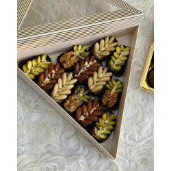 offret de Dattes Prestige Garnies aux Fruits Secs et Feuilles d’Or