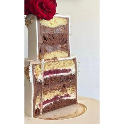 Cake de Mariage Framboise, Chocolat & Cream Cheese – Pour 15 Personnes