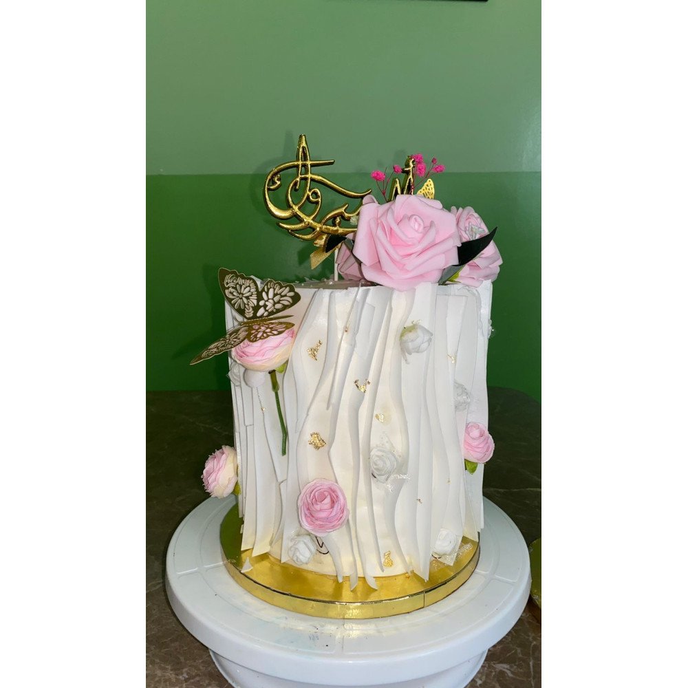 Gâteau "Rêve Floral" en Dentelle Blanche et Or